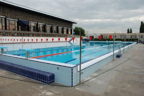 Foto: Venkovní bazén na Slovanech je po rekonstrukci otevřený