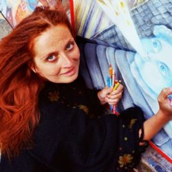 Anděl učení přiletí do OC Plzeň a bude kreslit