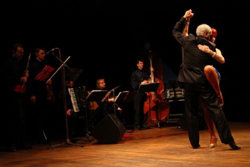 Foto: Argentinský tanečník Julio vás naučí v Besedě tango