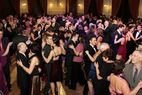 Foto: Beseda hostila reprezentační ples města