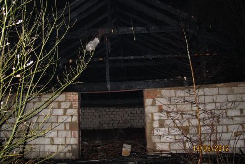 Foto: Bezdomovci v Plzni zapálili starou cihelnu