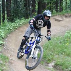 Bikepark na šumavském Špičáku prodlužuje svůj provoz
