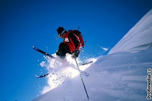 Foto: Češi vyráží na lyže pojištěni, ale za střízliva jen každý šestý