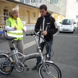 Energetici si v rámci Dne bez aut vyzkoušeli elektrovozidla 