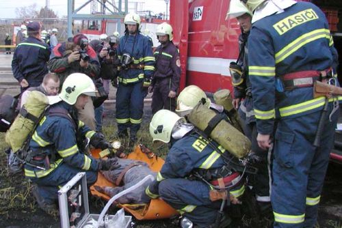 Foto: V Třískolupech hořela hala, škoda 250 tisíc