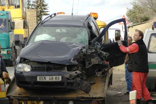 Foto: V Tachově bourala dvě auta, řidiči lehce zranění
