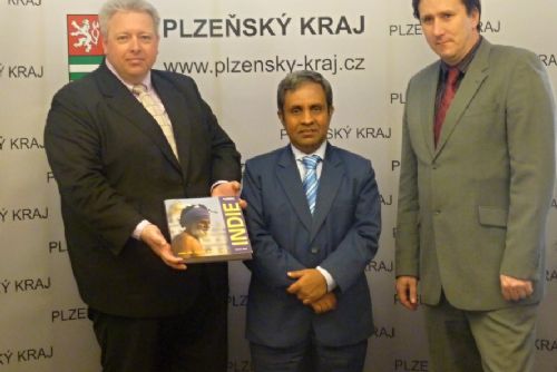 Foto: Indický velvyslanec je připraven pomoci společnostem v Plzeňském kraji