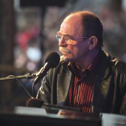 Jaroslav Uhlíř zve na nedělní Hodinu zpívání ve zvěřinci