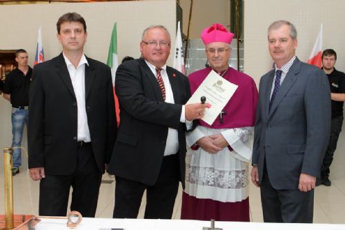 Foto: Jubilejní várku „plzně“ žehnal dle tradice plzeňský biskup