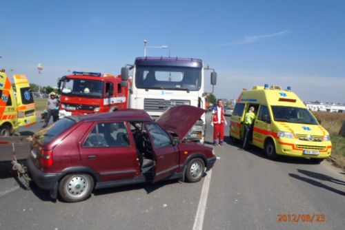 Foto: Kamion smetl v Plzni auto, řidič zemřel