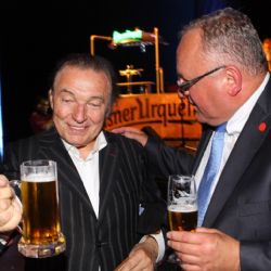 Karel Gott získal titul Čestný znalec piva Pilsner Urquell