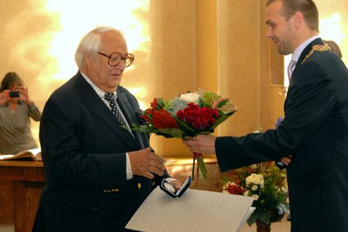 Foto: Ladislav Sutnar se stal čestným občanem Plzně 