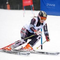 Mistryně světa ve ski&golfu Koželuhová závodila na Špičáku