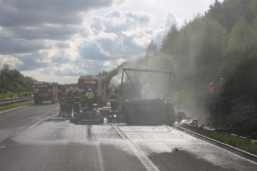 Foto: Na dálnici D5 hořel kamion, škoda přesáhla dva miliony