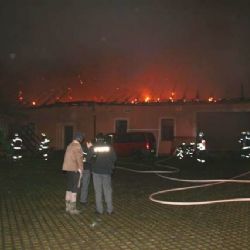 Na Domažlicku shořela víceúčelově vybavená stodola