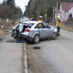Na Valše bouralo auto, dvě těžká zranění