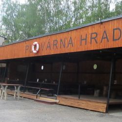 Obyvatelé Hradiště a Sokol obnovili hostinec u jezu
