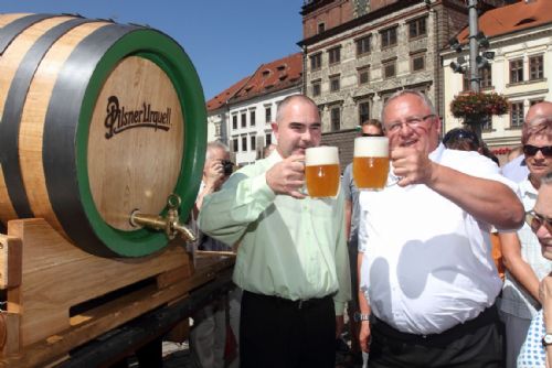 Foto: Pilsner Urquell otestoval dřevěné sudy pro říjnové oslavy 
