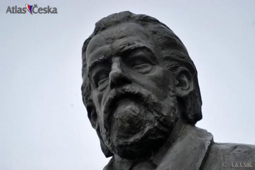 Foto: Plzeňská prsť bude uložena v hrobce Bedřicha Smetany 