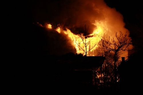 Foto: Popálenou Plzeňačku odvezla záchranka do nemocnice 