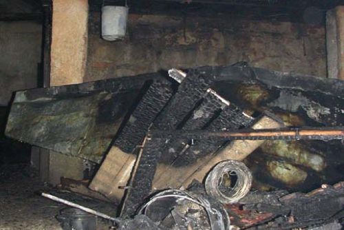 Foto: V Halži na Tachovsku shořel dům, škoda přes milion 