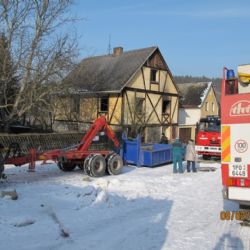 Požár historické roubenky v Rabštejně způsobila svíčka