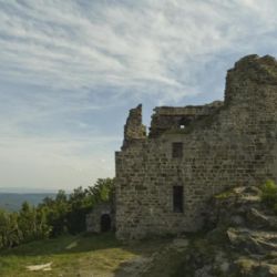 Přimda je oficiálně přístupná veřejnosti. S průvodcem