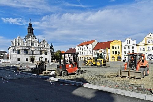 Foto: Revitalizace Masarykova náměstí ve Stříbře pokračuje