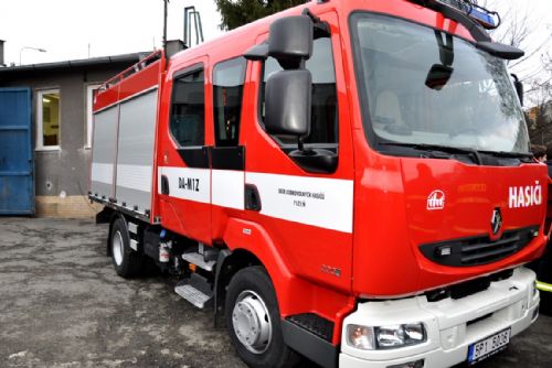 Foto: Skvrňanští dobrovolní hasiči dostali nové auto