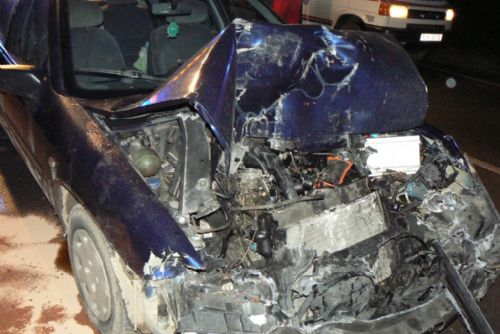Foto: Srážka auta s bagrem u Zbůchu: Čtyři zranění