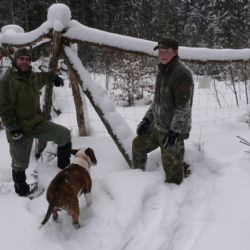 Šumavě pomáhají od února mladí lesníci z Písku
