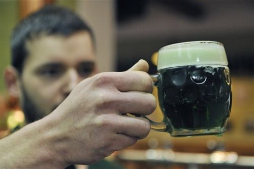 Foto: Svatý Patrik přinesl na Plzeňsko zelené pivo a jídlo