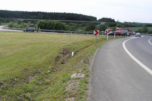 Foto: Tragická nehoda zablokovala provoz na sjezdu u Ejpovic