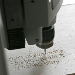 Truhlárna vyrábí tabule pro Vchynicko-Tetovský kanál