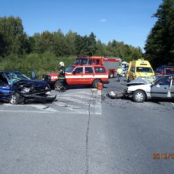 U Babylonu bourala tři auta, vážně zraněného vezl vrtulník
