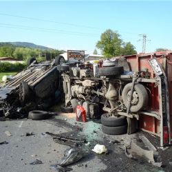 U Dobršína se střetlo auto s kamionem: Dvě zranění