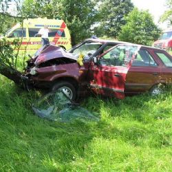 U Kotouně hořelo po dopravní nehodě osobní auto