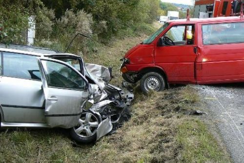 Foto: U Tlučné zemřela mladá řidička 