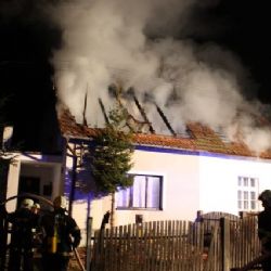 V Červeném Hrádku hořel dvojdomek, škoda půl milionu