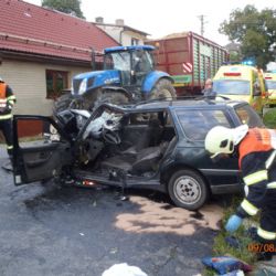V Číčovicích se srazil traktor s osobním autem