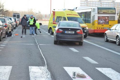 Foto: V Domažlicích srazil řidič na přechodu chodkyni