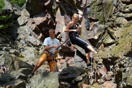 Foto: V rámci Radyňského kulturního léta fuguje o víkendech lezecký park