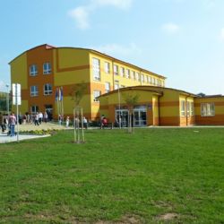 V Tlučné mají děti novou školu za 65 milionů