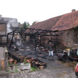 V Zavlekově shořelo hospodářské stavení