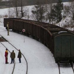 Cestující z Plzeňska čekají na vlak na mrazu