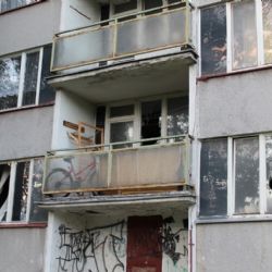 Výbuch plynu zničil ubytovnu v Plané, hasiči evakuovali lidi