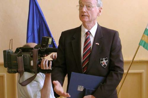 Foto: Palachovu cenu od belgických veteránů získal gymnazista
