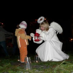 Waldorfské sdružení uspořádalo pro děti Adventní spirálu