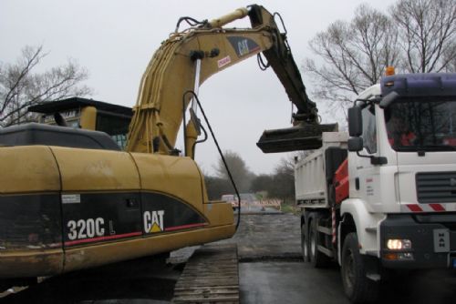 Foto: Oprava mostu v Dolanech má zpoždění