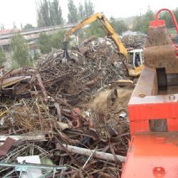 Zloděje šrotu v Doubravce chytili strážníci na útěku